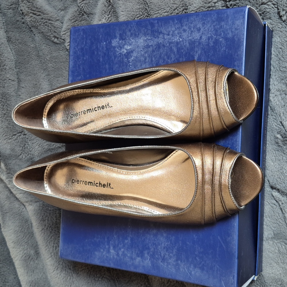 Pierre Michel Bronze Metallic Leather Peep Toe Wedges, Size 37 - Picture 3 of 15